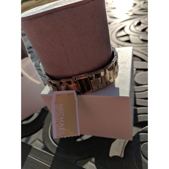 NWT Authentic Michael Kors Gold Runway Watch - Picture 3 of 5